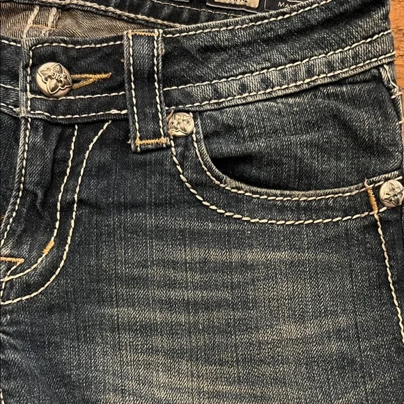 Miss Me Medium Capri Jeans - Picture 4 of 10